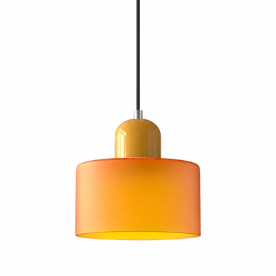 Packshot sur fond blanc d’une suspension à abat-jour cylindrique en verre ambré et capuchon jaune ambré.